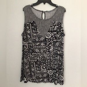 Avenue Woman’s Black &White Tank Top. Size 14/16.